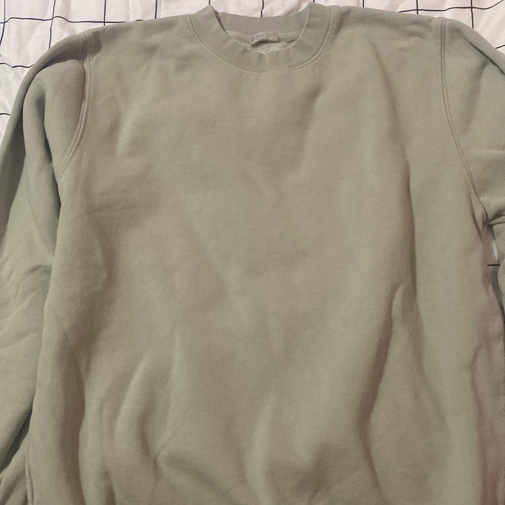 Green long sleeve sweater
